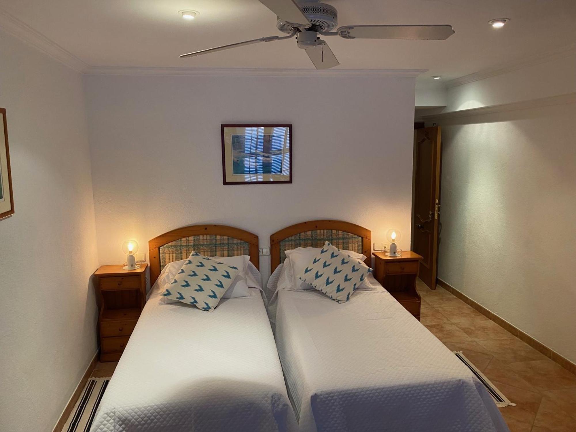 קאלה פיגרה Hostal Restaurante Cala מראה חיצוני תמונה