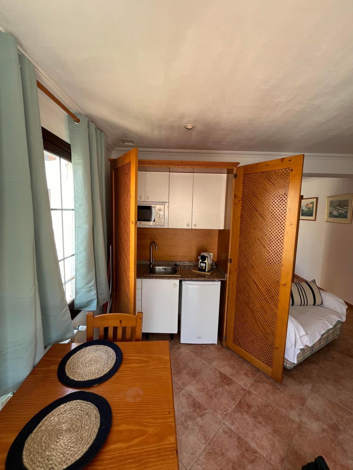 קאלה פיגרה Hostal Restaurante Cala מראה חיצוני תמונה
